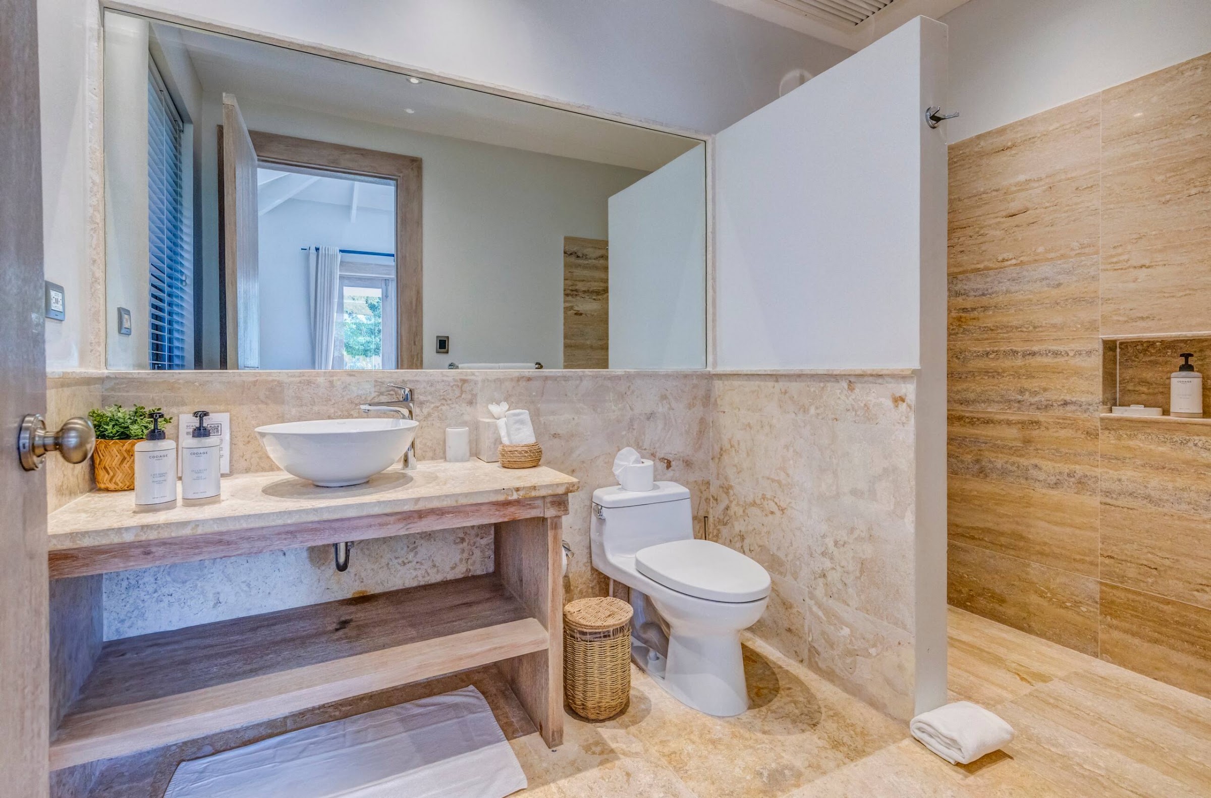 Ensuite bathroom detail