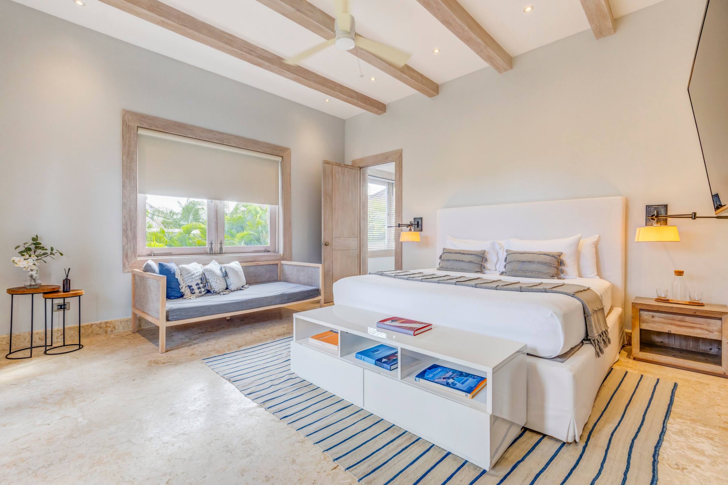 Twin-configurable bedroom