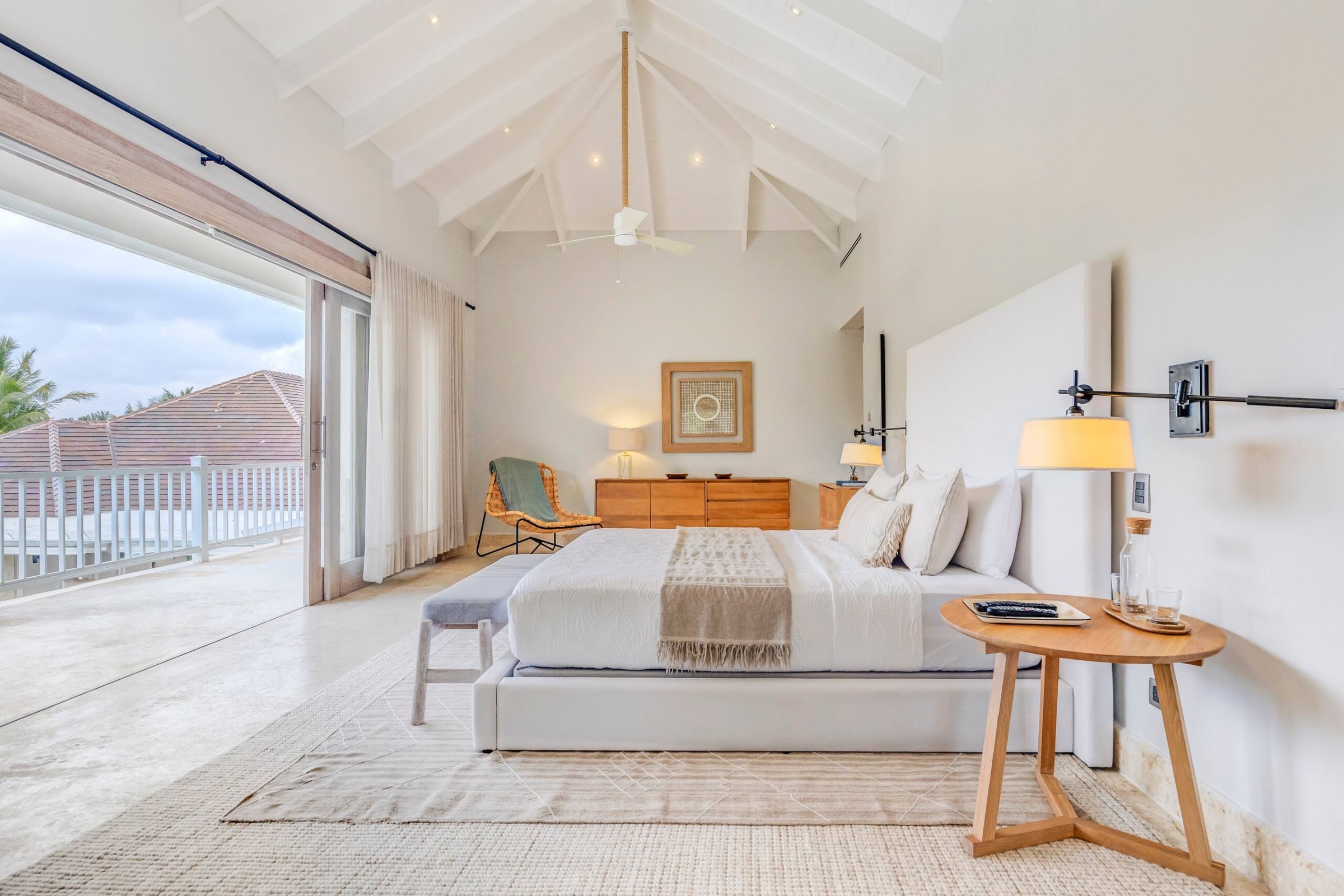 Bedroom with twin beds